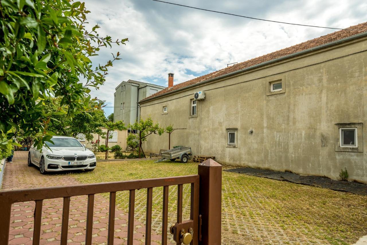 Apartmani Rosa Туран Екстериор снимка