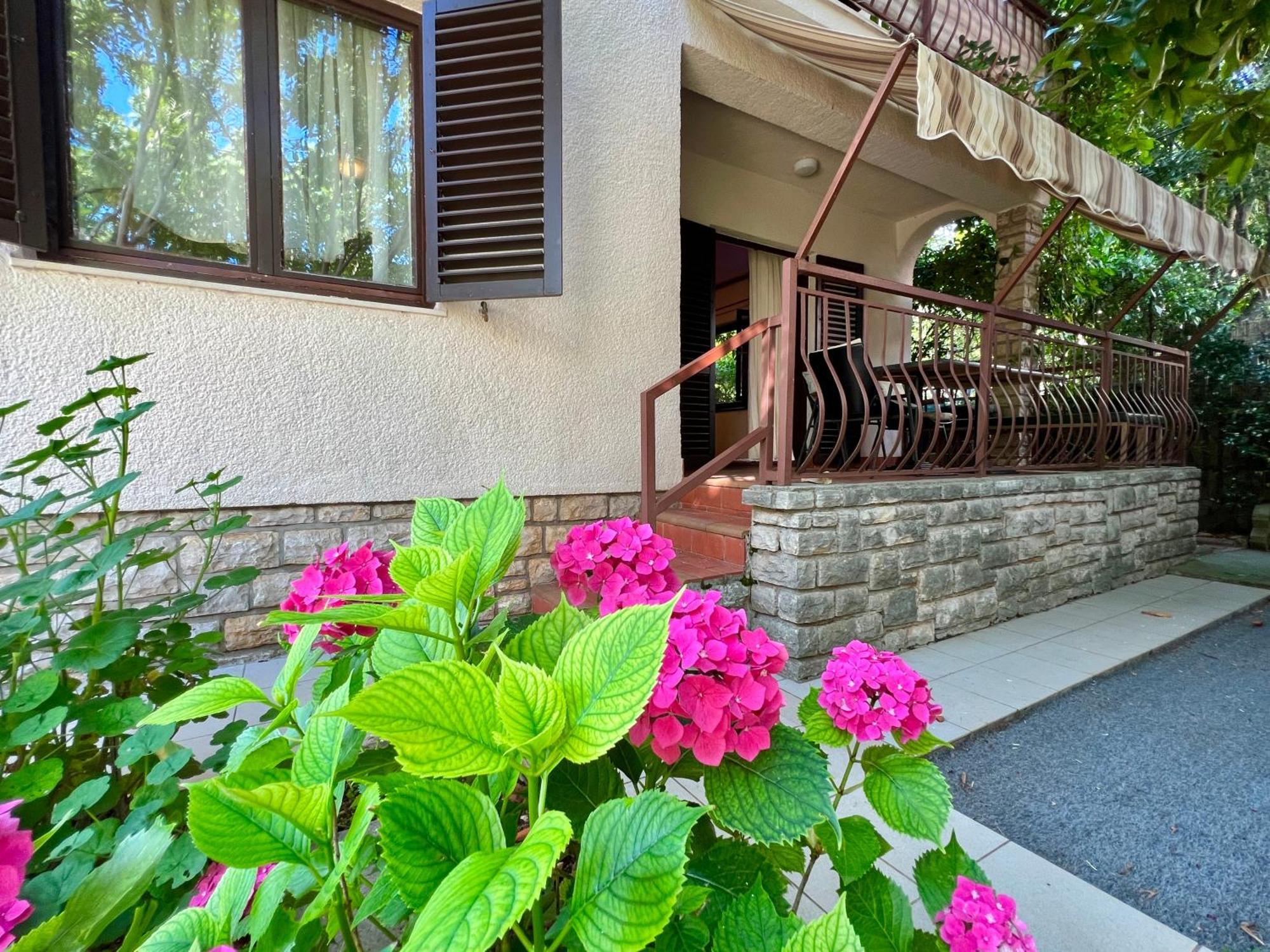 Apartmani Rosa Туран Екстериор снимка